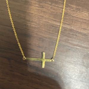 Beautiful Stella and Dot Cross Necklace.